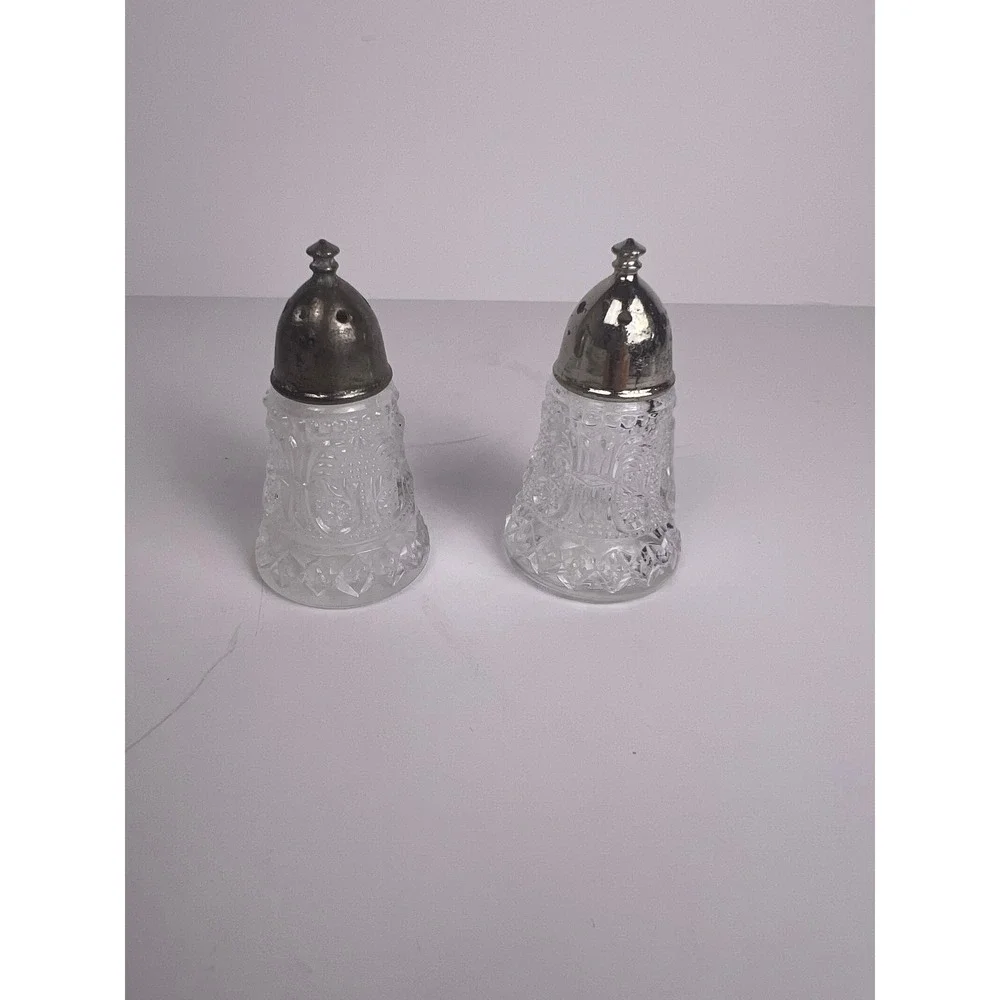 Vintage Glass Salt Pepper Shakers Set Silver Tone‎ Metal Caps Ornate Etched